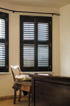 shutters_schreibtisch